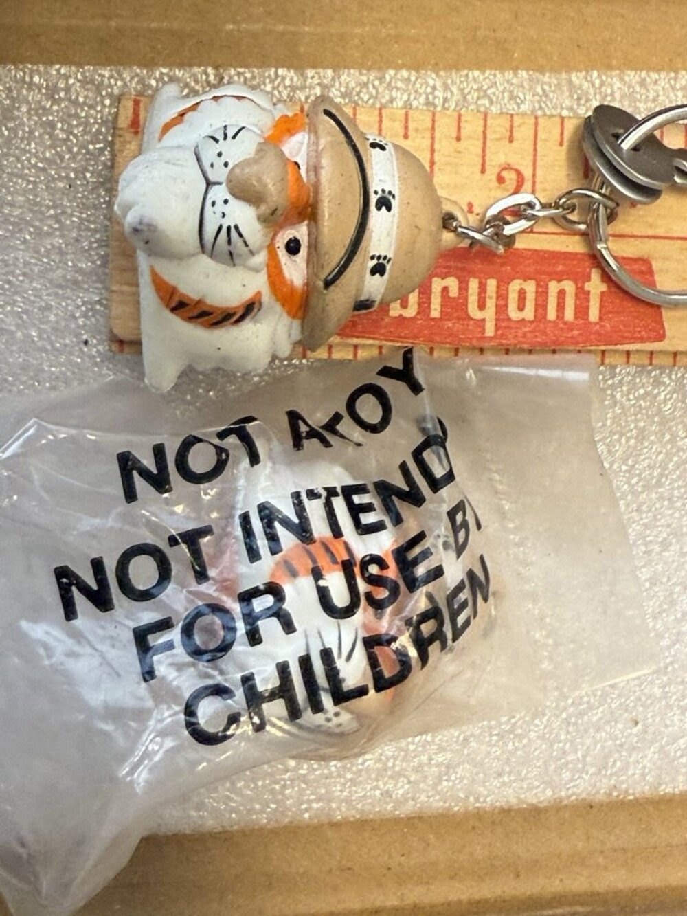 Vintage 1997 Exxon Corp Put A Tiger in Your Tank in Safari Hat Keychain Ring